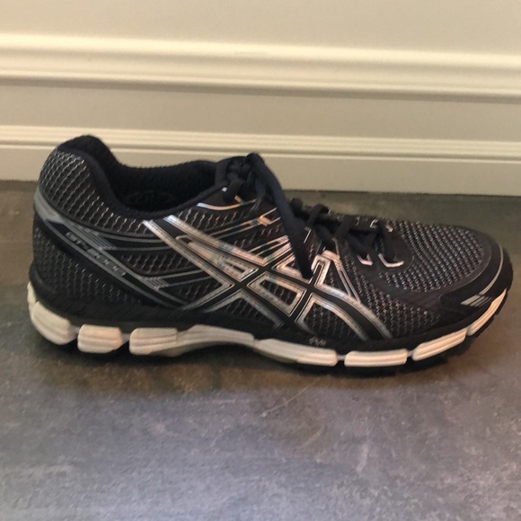 Grouping of designer sneakers - Picture 8 of 13